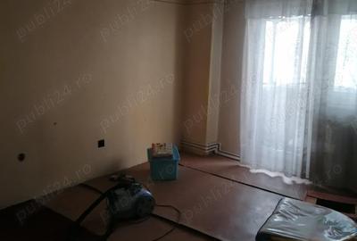 Apartament cu 3 camere decomandat în Roșiori de Vede - 2