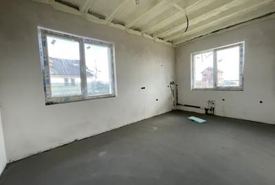 Duplex cu 3 camere cu Canalizare în Cristian - 7