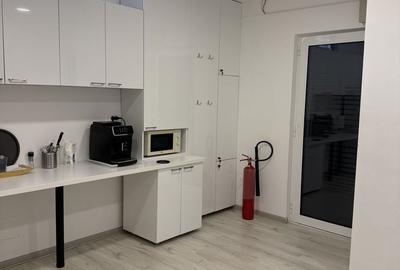 Spațiu comercial, de 70 mp, în Central - 3