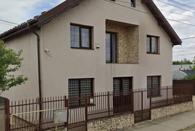 Casă cu 4 camere în Central - 1