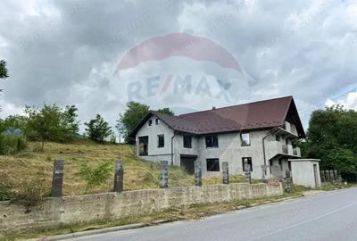 Casă cu 7 camere cu Teren 1014 Mp în Săliște - 12