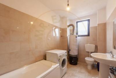 Casă cu 7 camere cu Teren 4563 Mp în Central - 9