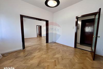Apartament cu 4 camere decomandat în P-ța Victoriei - 12