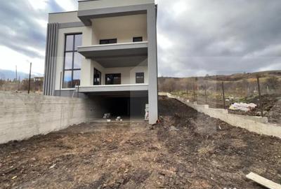 Casă cu 5 camere cu Teren 500 Mp în Făget