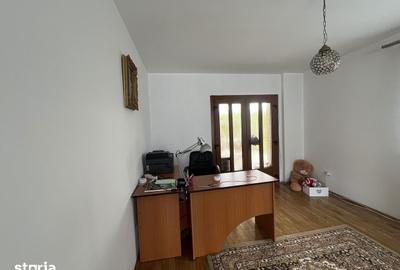 Casă cu 4 camere cu Teren 670 Mp în Cetate - 2