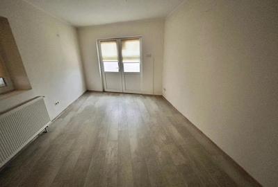 Spațiu comercial, de 90 mp, în Central - 3