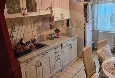 Apartament cu 3 camere de vanzare, str. Hortensiei - 4