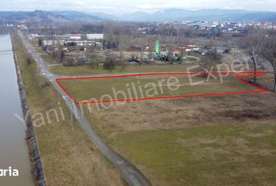 Teren de 5100 mp, în Central - 1