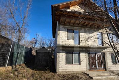 Casă cu 7 camere cu Teren 500 Mp în Central - 30