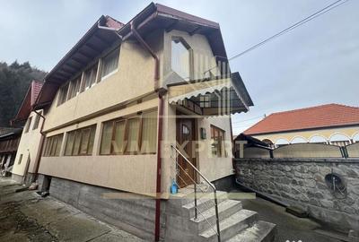 Casă cu 5 camere cu Teren 600 Mp în Rucăr - 18