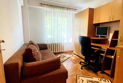 Apartament cu 3 camere decomandat, mobilat în Orașul Nou