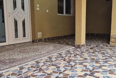 Apartament cu 3 camere decomandat în Central - 1