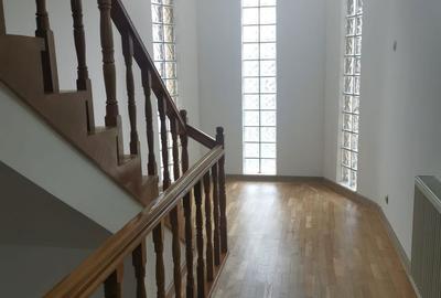Casă cu 4 camere în Ștefănești - 14
