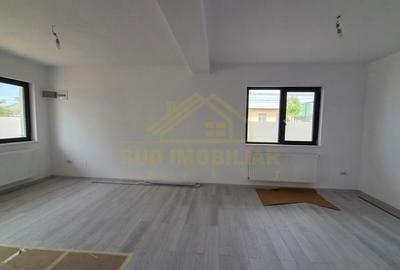 Duplex cu 7 camere cu Canalizare în Central - 3