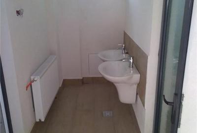 Spațiu comercial, de 450 mp, în Central - 3