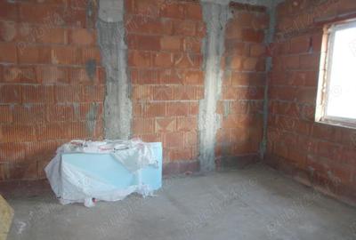 Casă cu 4 camere în Mehala