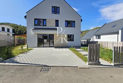 Case tip duplex intr-un ansamblu privat, garaj, Zona Tautiului!