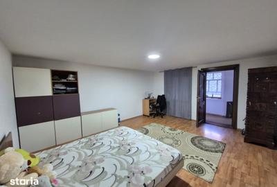 Casă cu 4 camere cu Teren 1933 Mp în Central