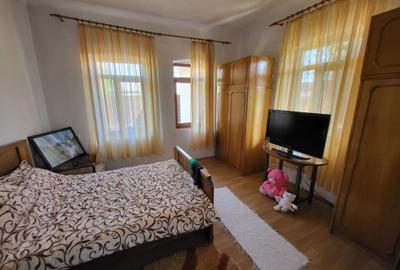 Casă cu 4 camere în Strejești - 2