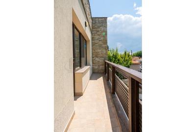 Casă individuală cu 8 camere cu Canalizare în Apărătorii Patriei - 13