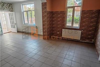 Spatiu comercial si curte privata zona 23 August - 3