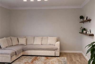 Apartament cu 2 camere semidecomandat, mobilat în Tractorul - 2