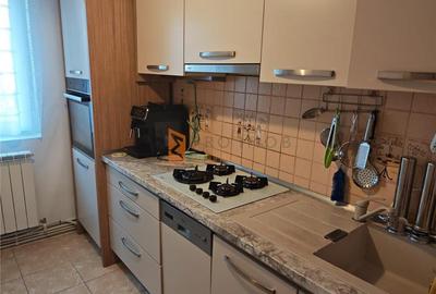 Apartament cu 3 camere nedecomandat, mobilat în 1 Decembrie