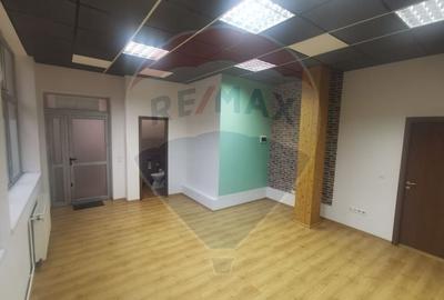 DE INCHIRIAT - Spatiu comercial 34 mp, Piata Revolutiei, Baia Mare - 2