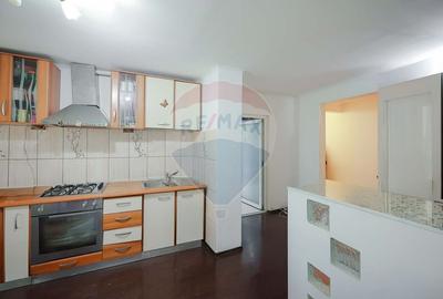 De vanzare apartament cu 1 camera si spatiu comercial, in zona Decebal - 4