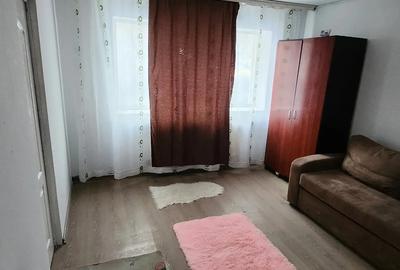 Apartament cu 2 camere semidecomandat în Micro 11