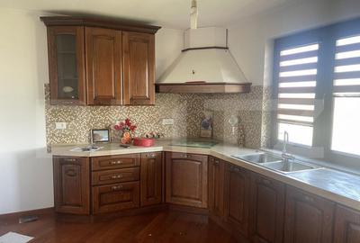 Casă cu 7 camere cu Teren 1300 Mp în Central - 8