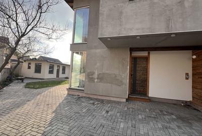 Casă cu 4 camere în Central - 2