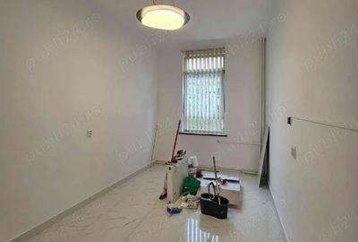 Spațiu comercial, de 25 mp, în Central