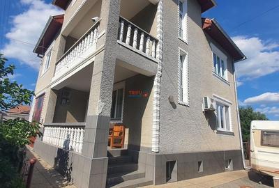 Casă cu 4 camere în Central