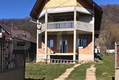 Casă cu 4 camere în Băltița - 11