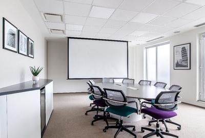 Spa?iu de birou privat pentru 4 persoane in Regus Central Business