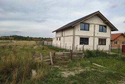 Vand casa la ro?u in zona lini?tita - 4