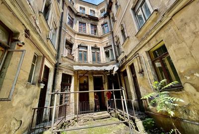 Imobil 2185 mp Centrul Istoric Piata Unirii 500 mp teren vitrina 19 m - 2