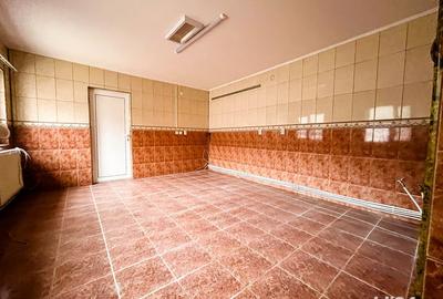 Casă cu 4 camere cu Canalizare în Central - 11