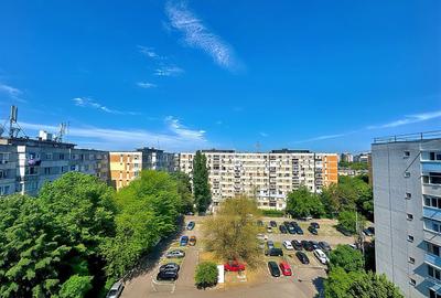 Apartament cu 4 camere decomandat, mobilat în Apărătorii Patriei