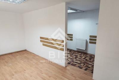 Spațiu comercial, de 80 mp, în Central - 8