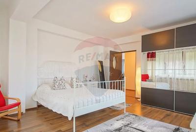 Apartament cu 5 camere decomandat, mobilat în Zamora - 16