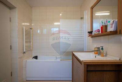 Casa / Vila de Vanzare - 3