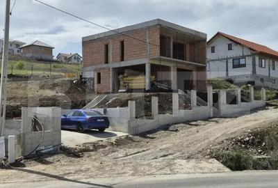 Casă cu Teren 640 Mp în Turda