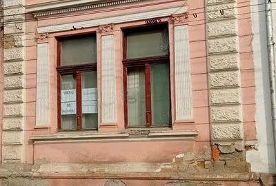 Casă cu 7 camere cu Teren 100 Mp în Central - 2