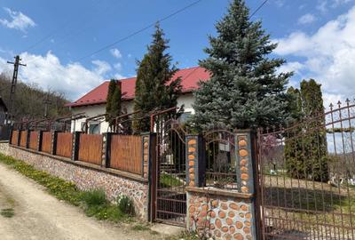 Casă cu 4 camere decomandat în Mălureni - 3