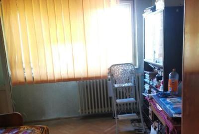 Apartament 3 camere, decomandat, 1 Mai vizavi de Spitalul Nr - 6