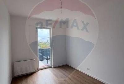 Apartament cu 3 camere decomandat în Periferie