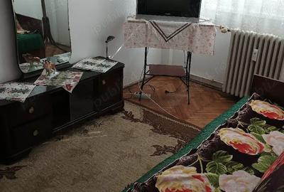 Apartament cu 3 camere semidecomandat în Central - 1