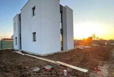 Casă cu 5 camere cu Canalizare în Balotești